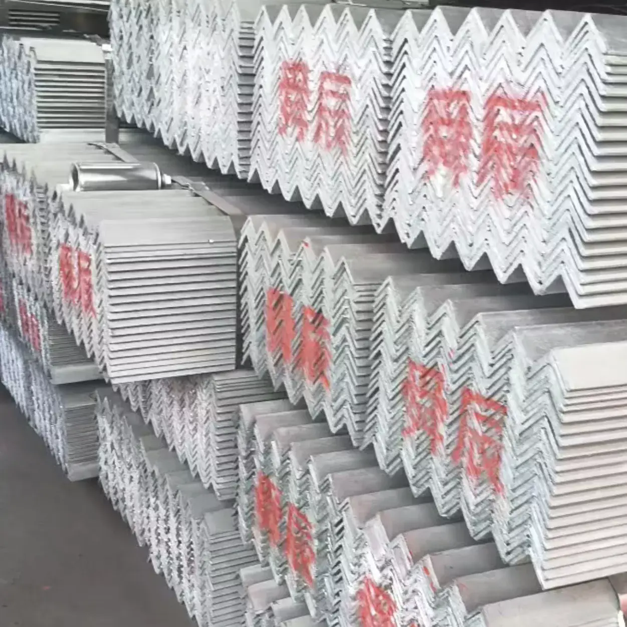 Неліктен Angle Steel трансмиссиялық мұнара құрылысы үшін ең жақсы таңдау жасайды?