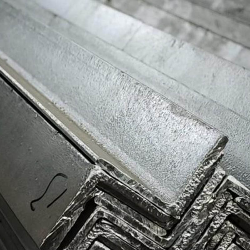 Angle Steel өнеркәсіптік зауытқа қызмет көрсетуге арналған негізгі материалға не етеді?